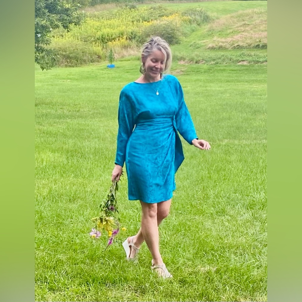 Stunning vintage turquoise dress! Estimate size small